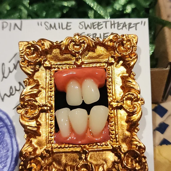 Teeth Pin - Picture 2 of 3